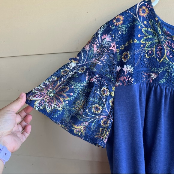 St. John's Bay Short Sleeve Tee - Size L - Casual Modest Floral - Picture 2 of 4